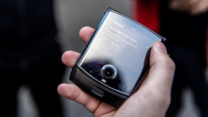 motorola-razr-foldable-phone-delayed-just-a-few-days-before-launch-4