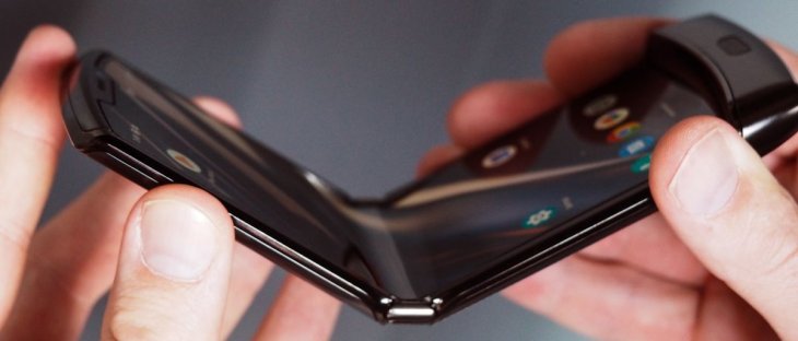 motorola-razr-foldable-phone-delayed-just-a-few-days-before-launch-3