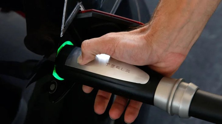 Tesla Unveils East Coast Supercharger Stations Yaj