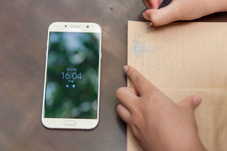 Samsung Galaxy A2017 4