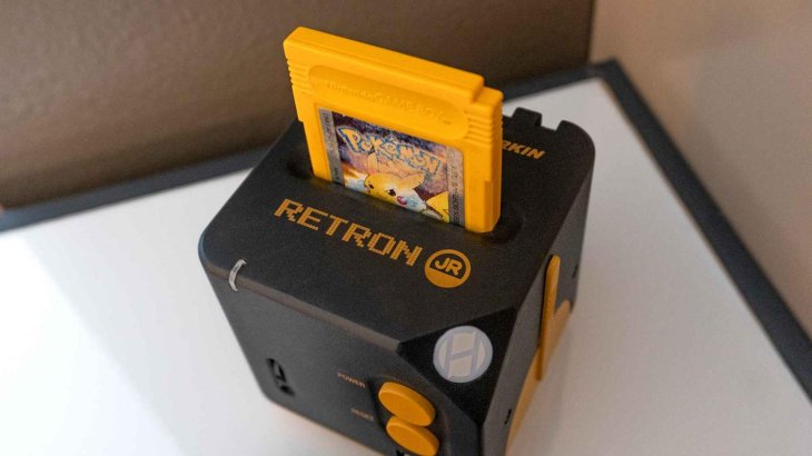 retron-jr-lets-you-play-game-boy-on-your-tv-1