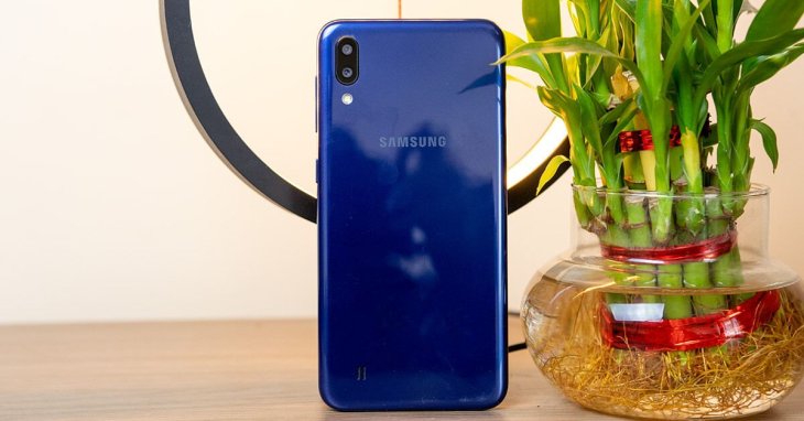 Samsung Galaxy M10 Review Compressed