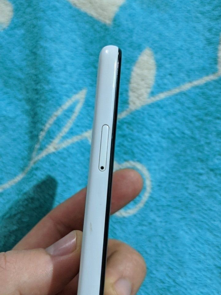 Pixel 4a Right Edge