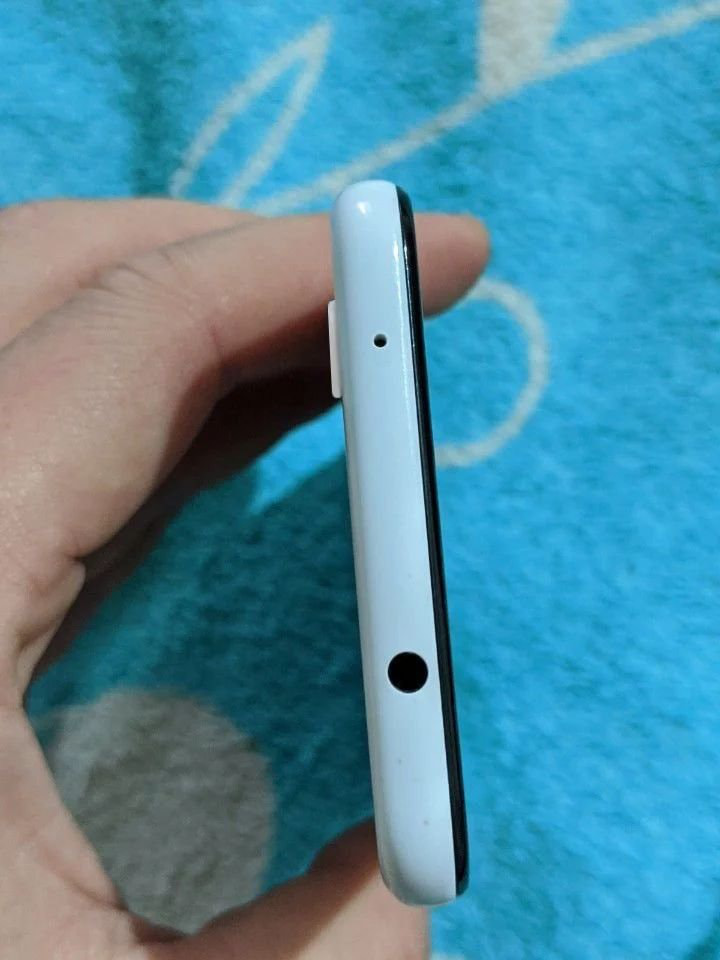 Pixel 4a Top