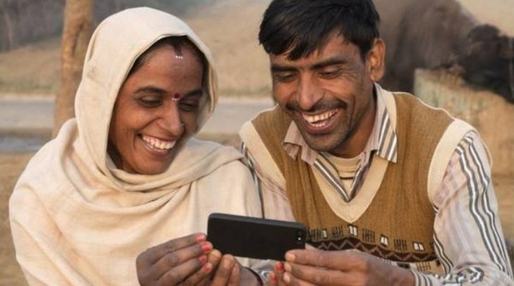 the-indian-goverment-offers-free-movies-to-encourage-people-to-use-the-internet-2