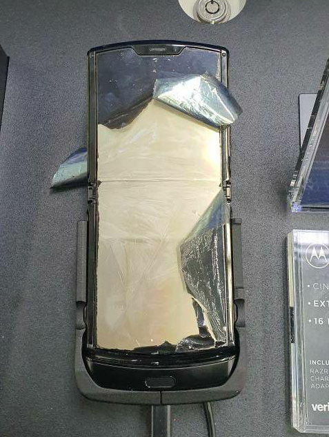 Motorola Razr Broken Display 4