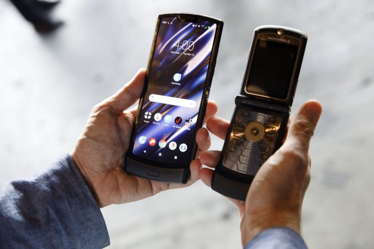 Galaxy Z Flip Motorola Razr comparison 2