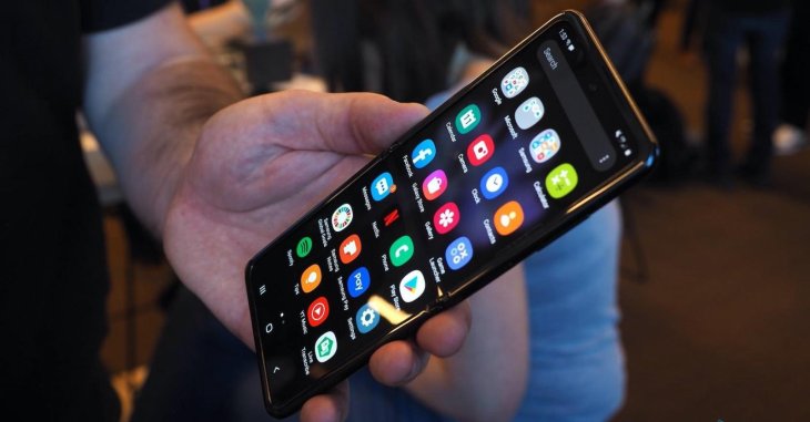 Samsung Galaxy Z Flip features