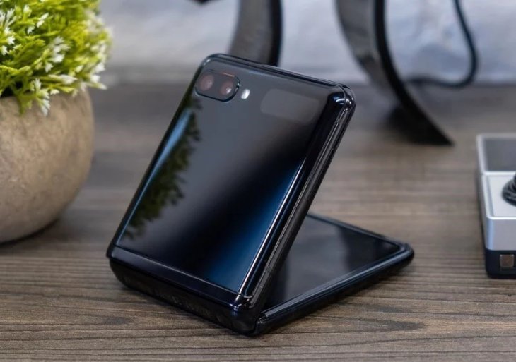 Galaxy Z Flip Black Back Propped