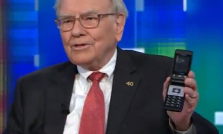Warren Buffet flip phone