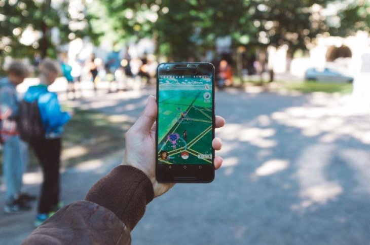 Pokemon Go requires players to go outside to hunt Pokemon