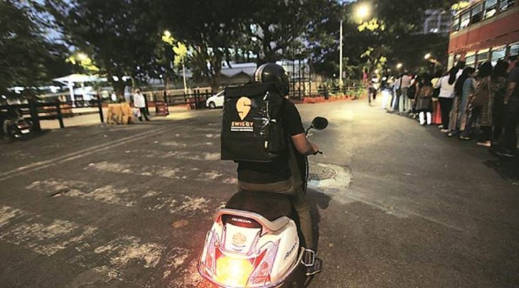 Delhi Police issued an order that approves delivery for essential products