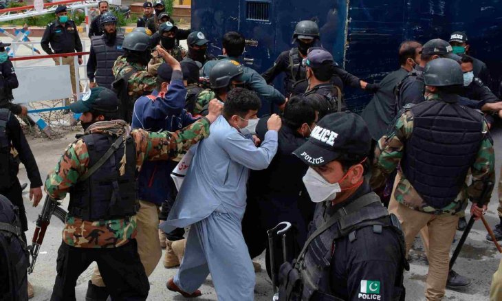 doctors in pakistan got beaten by police