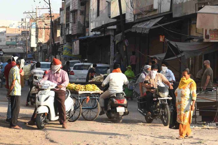 Auto-driver dropped Rs 20,000 on the road