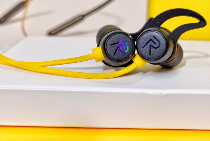 best wireless bluetooth earphones under 2000