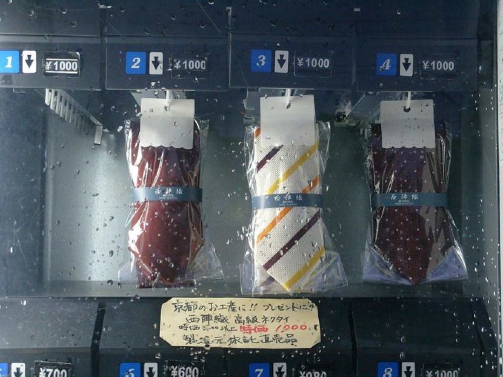 Tie vending machine