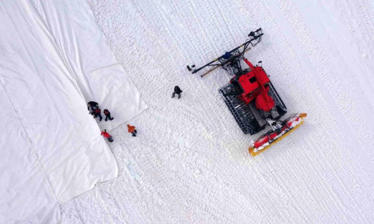 conservationists are laying white tarps to block the sun’s rays in attempts to stop it from melting