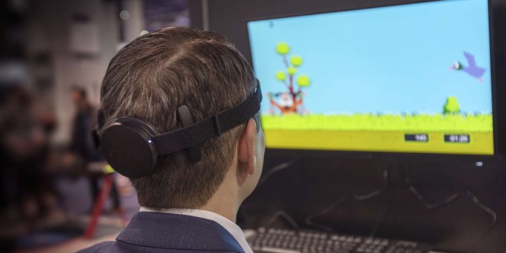 NextMind headband AI control objects play games with thoughts 