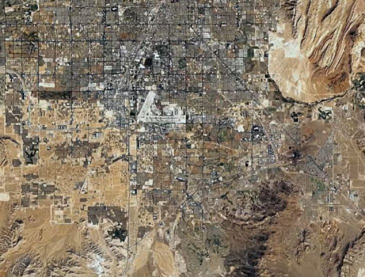 La Invades The Desert