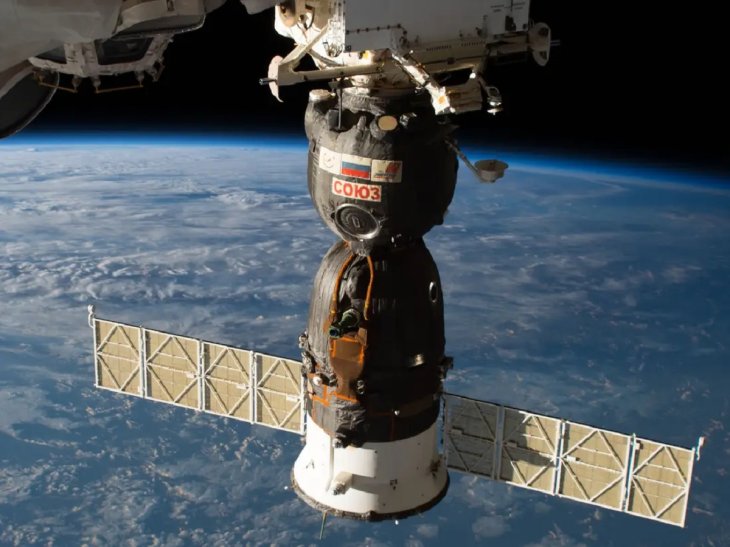 Crew Isolating Themselves As NASA Hunts For Air Leak On The ISS ...