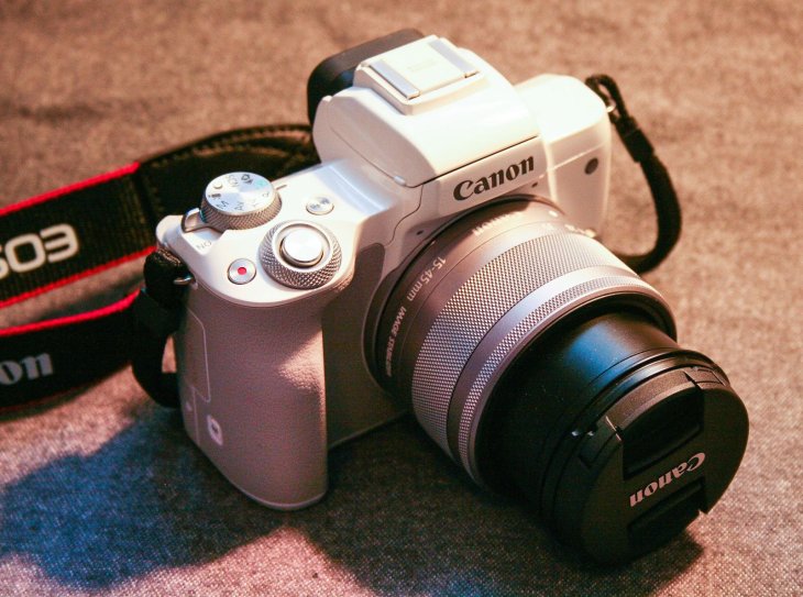 Eos M50