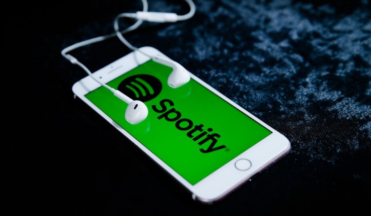 Why Spotify Randomly Pauses And How You Can Fix It - MobyGeek.com