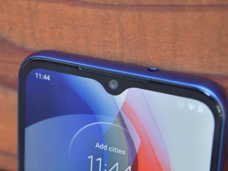 2021 Moto G Play front