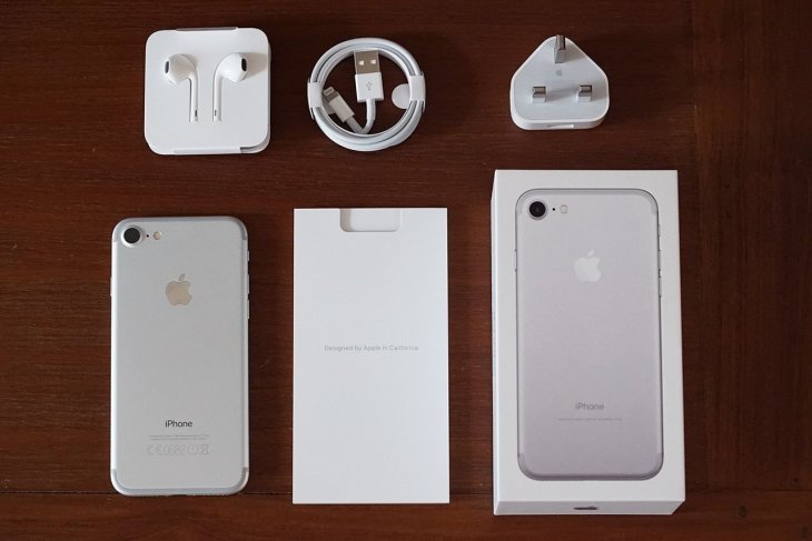 What Accessories Come With iPhone 7?