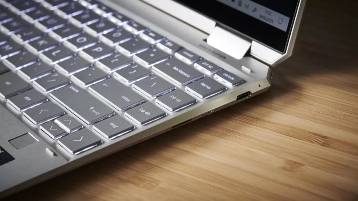 HP Spectre x360 (2021) left