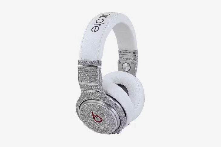 1682553585 Diamond Ruby Beats Pro Headphones 01