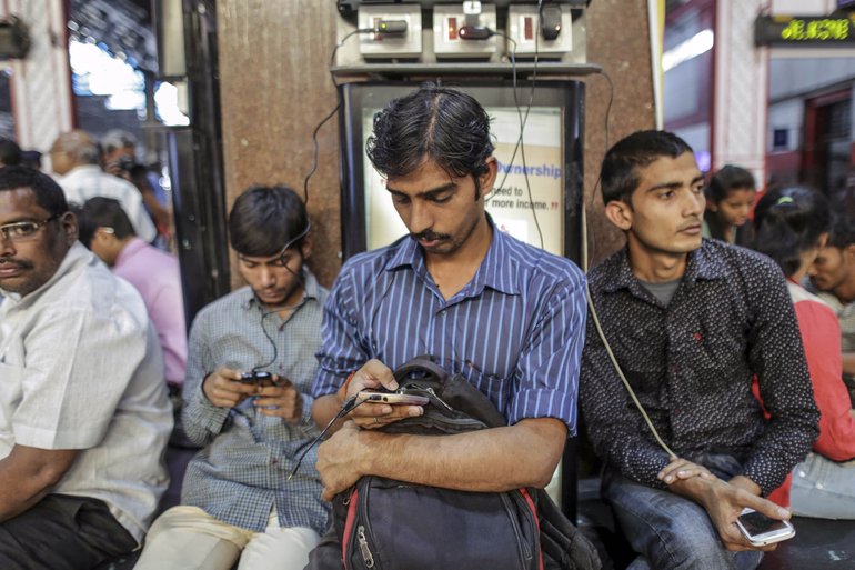 Káº¿t quáº£ hÃ¬nh áº£nh cho indian use smartphones